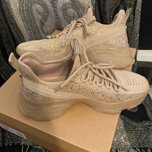 🎉 Host Pick 🎉 Authentic Steve Madden Maxima Blush size 8.5 Fits like 7.5